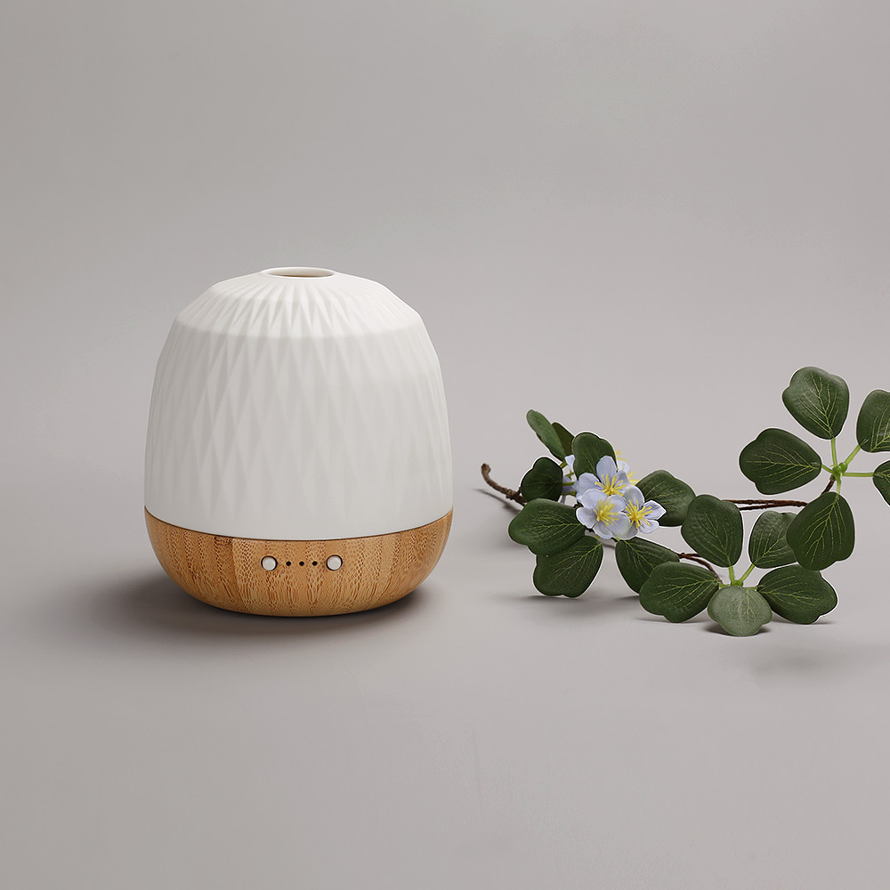 Luca-ECO_Friendly_Bamboo_Base_Ultrasonic_Diffuser_With_Warm_Yellow_Light-2.jpg Luca-ECO_Friendly_Bamboo_Base_Ultrasonic_Diffuser_With_Warm_Yellow_Light-2.jpg