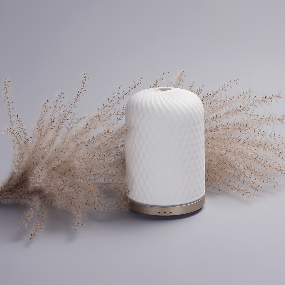 Tino-Handmade_Porcelain_Cover_Ultrasonic_Diffuser_With_RGB_Light-1.jpg Tino-Handmade_Porcelain_Cover_Ultrasonic_Diffuser_With_RGB_Light-1.jpg