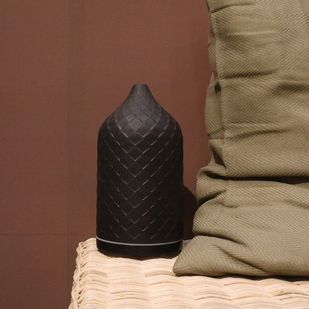 Hiro-ABS_Base_Ceramic_Cover_Aromatherapy_Diffuser_with_Light-2.jpg
